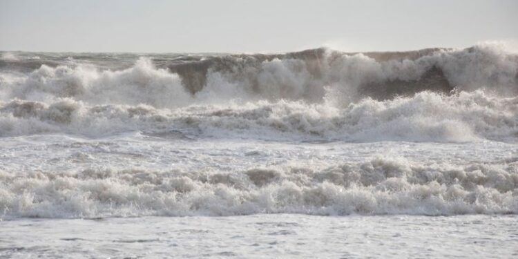 კვარიათში, ზღვაში ორ ადამიანს ეძებენ