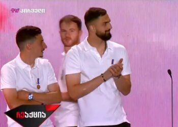 „შენ არ გამოდიხარ“ – დიმა ობოლაძემ ბუდუ ზივზივაძეს სიტყვით გამოსვლაზე უარი უთხრა?