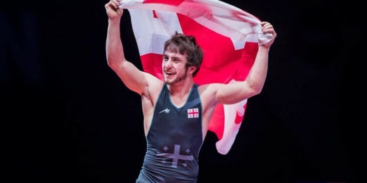 „დედის გასვენების დღეს, მამას ინსულტი დაემართა და მალე დაეღუპა, მარტო დარჩა…“ – სოციალურ ქსელში გარდაცვლილ ჩემპიონს ემშვიდობებიან