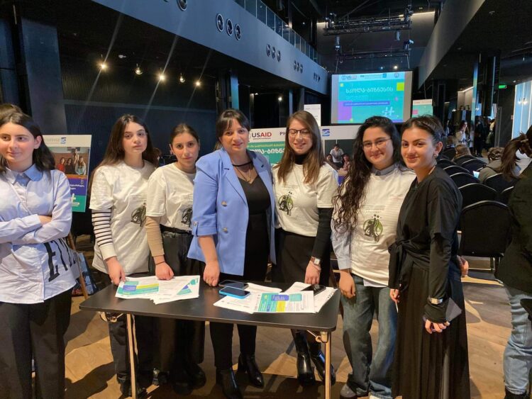 რატომ გაანთავისუფლა, დირექტორობის კანდიდატი და თბილისის რეგიონის წლის საუკეთესო მასწავლებელი დირექტორობის მოვალეობის შემსრულებელმა?