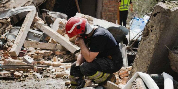 კიევში სამძებრო-სამაშველო ოპერაცია დასრულდა | რუსეთის თავდასხმას 33 ადამიანი ემსხვერპლა