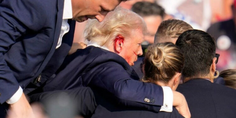 დონალდ ტრამპი დაჭრეს