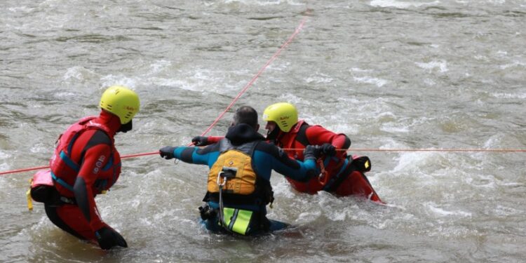 მამაკაცი, რომელიც ქვახვრელში მდინარემ გაიტაცა, გარდაცვლილი იპოვეს