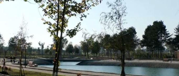 ერთ-ერთი ვერსიით, 15 წლის გოგოს ხელოვნურ ტბაში დენმა დაარტყა – მისი მდგომარეობა მძიმეა