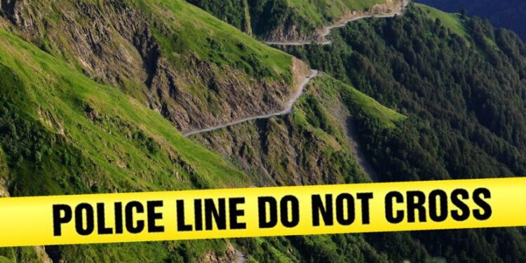 თუშეთში მანქანა სიმაღლიდან გადავარდა – დაშავდა სამი ადამიანი