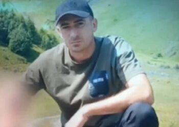 ვინ არის ცოლის და ორი მეგობრის მკვლელობაში ბრალდებული კაცი