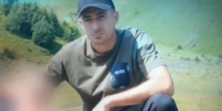 ვინ არის ცოლის და ორი მეგობრის მკვლელობაში ბრალდებული კაცი