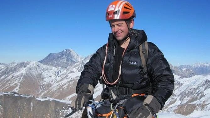 ასე ღირსეულად, დატირებით გამოაცილა სვანეთმა არჩილი… – ვრცელდება დაღუპული მთასვლელის გადმოსვენების კადრები