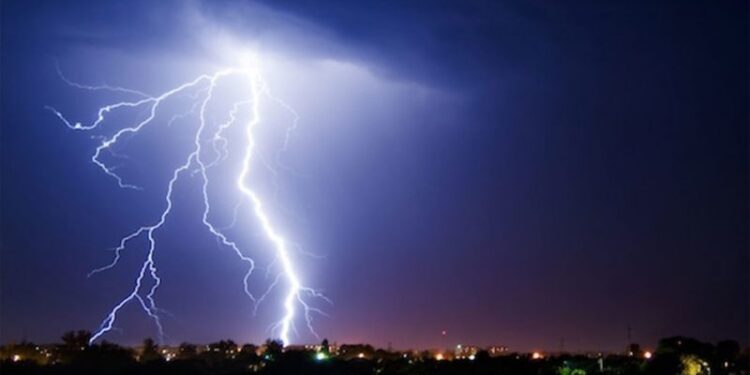 ბათუმში 16 წლის მოზარდს მეხი დაეცა