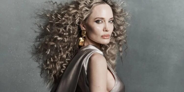 ანჯელინა ჯოლი ახალი იმიჯით მსოფლიო მედიის ყურადღების ცენტრშია