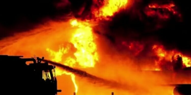 რუსეთში ნავთობის ორი ბაზა იწვის