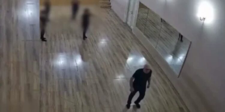 ბავშვის ცემაში ბრალდებული ცეკვის მასწავლებელი სამსახურიდან გაათავისუფლეს