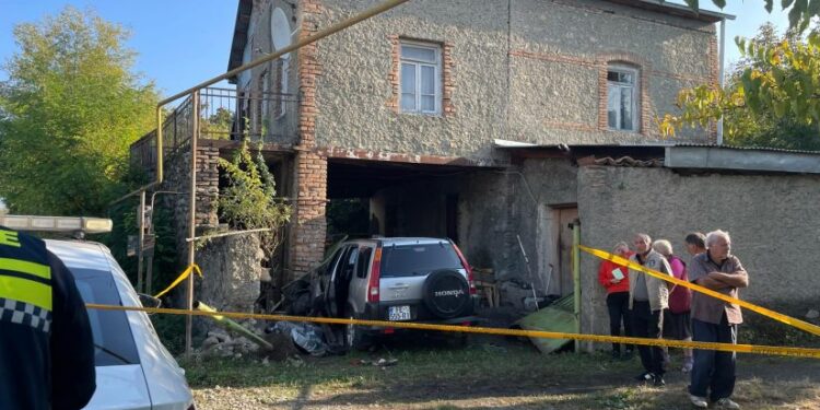 ავტომობილი სახლში შევარდა, დაღუპულია 2 ქალი – ტრაგედია კახეთში