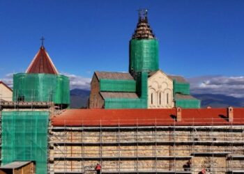 ალავერდის საკათედრო ტაძრის გუმბათზე ჯვარი აღიმართა