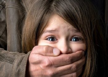 80 წლის მასწავლებელი მე-2 კლასელ მოსწავლეზე სექსუალურ ძალადობაშია ბრალდებული