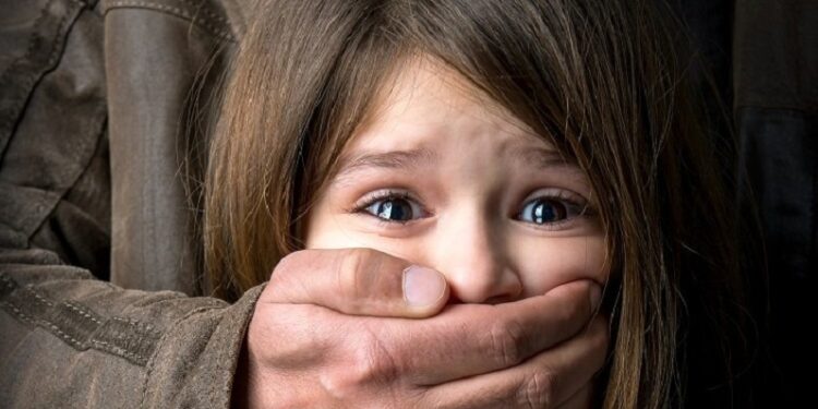 80 წლის მასწავლებელი მე-2 კლასელ მოსწავლეზე სექსუალურ ძალადობაშია ბრალდებული