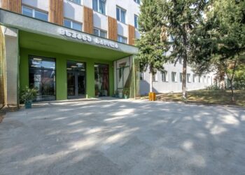 “დროებით ვაჩერებთ სასწავლო პროცესს, რათა დავიცვათ მოქალაქის ფუნდამენტური პრინციპი – ჰქონდეს გამოხატვის თავისუფლება” – „მწვანე სკოლა“