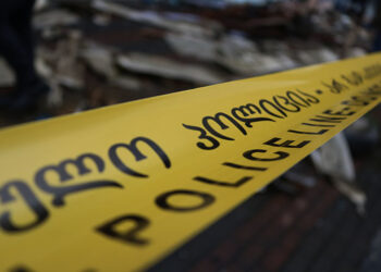 თბილისში 26 წლის ბიჭი მოკლეს, დაჭრილია მოკლულის მამა და მეზობელი – რა დეტალები ხდება ცნობილი