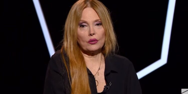 მე მათი კოლეგა არ ვარ…არაფერს ვაპროტესტებ და კონცერტებშიც მივიღებ მონაწილეობას… თუ კონცერტზე არ გამოვედი, არ ვიმღერე, მე ვინ მარჩენს, ძალიან მაინტერესებს – ეკა კვალიაშვილი