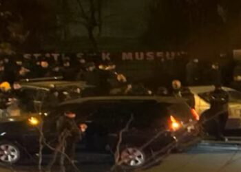 “ასპრია ფიტნესში” 100-მდე ნიღბიანი შეიჭრა | არსებული ინფორმაციით, ისინი შინჯიკაშვილის მოადგილეს ეძებენ