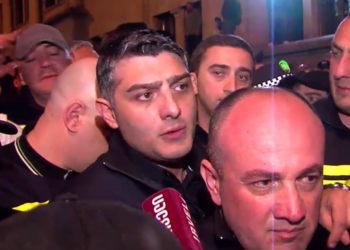 ერთი საათია, რაც აქცია დაიწყო და უკვე დაიწყეს ძალადობრივი ქმედებები, 2 პირია დაკავებული – ვაჟა სირაძე