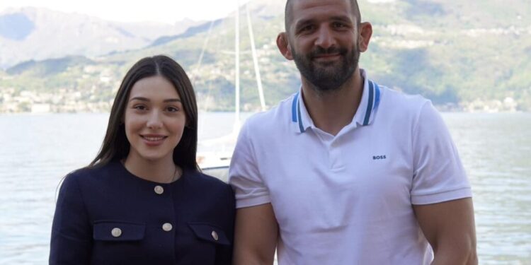 “გამყიდველს როგორ უწოდებთ ადამიანს, რომელმაც თავის ქვეყანას ასეთი დიდი წარმატება მოუტანა?! ბოღმას ვერ მალავენ და წყევლას უგზავნით ჩემს ოჯახს” –  გენო პეტრიაშვილის ცოლი