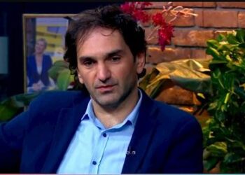 “ლანძღავთ რუსთაველის თეატრს, განსხვავებული შეხედულების ხალხს… ლეწავთ თეატრს და მხოლოდ თქვენი აზრია სწორი, ამას აკეთებთ ქვეყნის და ქართველის სიყვარულის სახელით“ – ლევან ხურცია