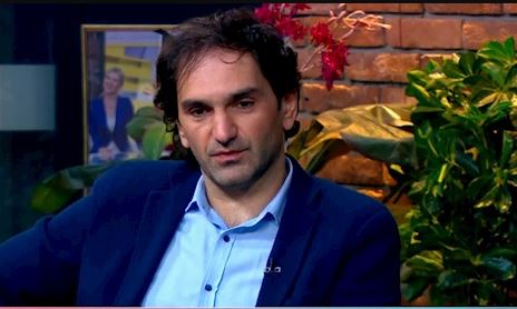 “ლანძღავთ რუსთაველის თეატრს, განსხვავებული შეხედულების ხალხს… ლეწავთ თეატრს და მხოლოდ თქვენი აზრია სწორი, ამას აკეთებთ ქვეყნის და ქართველის სიყვარულის სახელით“ – ლევან ხურცია