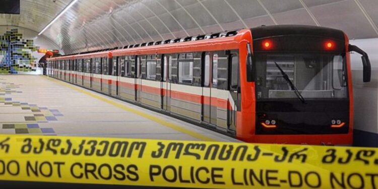 მეტრო “უნივერსიტეტის” სადგურზე მამაკაცს, სავარაუდოდ, ხელი კრეს და ლიანდაგებში ჩააგდეს | ის ადგილზე დაიღუპა