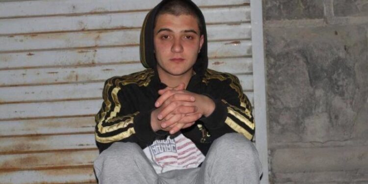 „დაკავებული იძახის თურმე…“ – რა ახალი ინფორმაცია ვრცელდება ბიჭზე, რომელსაც მეტროში ხელი ჰკრეს და მოკლეს