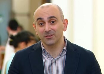 “გაფიცული” პროფესორის რუსთაველზე დგომა – გმირობა კი არა, უპასუხისმგებლობაა – ალექსანდრე რაქვიაშვილი