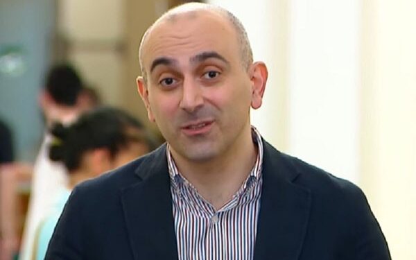 “გაფიცული” პროფესორის რუსთაველზე დგომა – გმირობა კი არა, უპასუხისმგებლობაა – ალექსანდრე რაქვიაშვილი