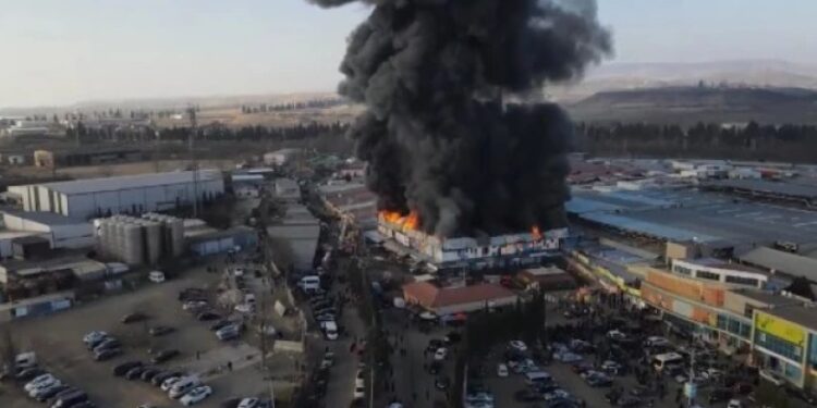 „ლილო მოლის“ ტერიტორიაზე ცეცხლი 5 000 კვადრატულ მეტრზეა გავრცელებული – იგეგმება დამატებითი ტექნიკის ჩართვა