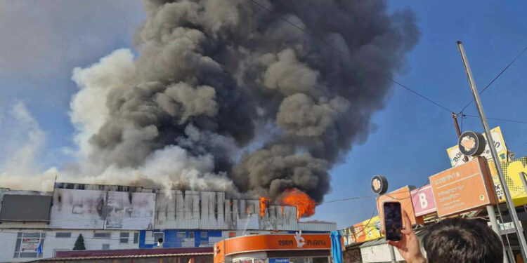 ლილოში ხანძარს ამ დრომდე ვერ აქრობენ – ადგილზე 22 სახანძრო და 120 მეხანძრე-მაშველი მუშაობს