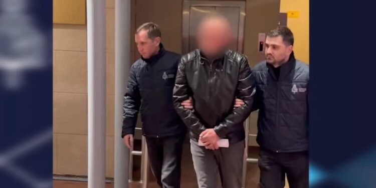 13 და 14 წლის გოგონებთან სექსუალური შინაარსის მიმოწერებს ახორციელებდა და პორნოგრაფიული შინაარსის ფოტო-ვიდეო მასალას უგზავნიდა – პედოფილიის და გარყვნილი ქმედებისთვის, სპეციალურმა საგამოძიებო სამსახურმა ერთი პირი დააკავა