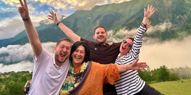 “ჩვენს ოჯახს ანგელოზი შემოემატა” – ნატო გელაშვილი ორგზის ბებია