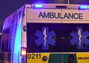 ავტომობილის საბურავის გამოცვლისას საბურავი გასკდა და ხელოსანს მოხვდა – მისი მდგომარეობა მძიმეა