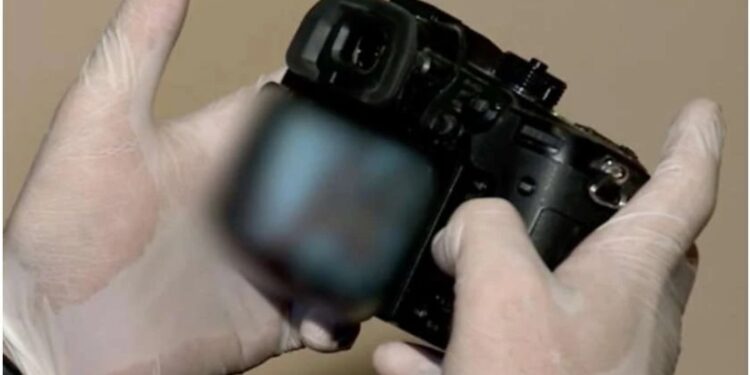 14 წლის გოგო, მუქარით აიძულა აბაზანიდან ჩართულიყო ვიდეოზარით, გაშიშვლებულიყო და ინტიმური მოქმედებები განეხორციელებინა – დაკავებულია 45 წლის კაცი