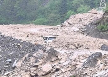 სოფელ ბაბილთან მეწყერი ჩამოწვა – მასში ერთი ავტომობილი მოჰყვა – რა დეტალებია ცნობილი