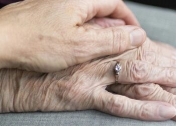 იტალიიდან საქართველოში დაბრუნებულ 76 წლის ემიგრანტ დედას შვილმა ქირით გადასვლა ურჩია