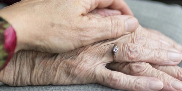 იტალიიდან საქართველოში დაბრუნებულ 76 წლის ემიგრანტ დედას შვილმა ქირით გადასვლა ურჩია