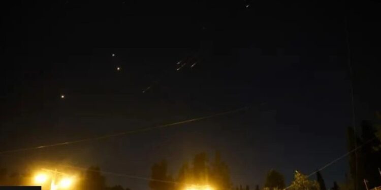 ისრაელი ირანის შეტევის მოსაგერიებლად ემზადება – უსაფრთხოების სამსახური ვარაუდობს, რომ მოსალოდნელი საფრთხის დონე, წინა დღესთან შედარებით, გაცილებით მაღალია