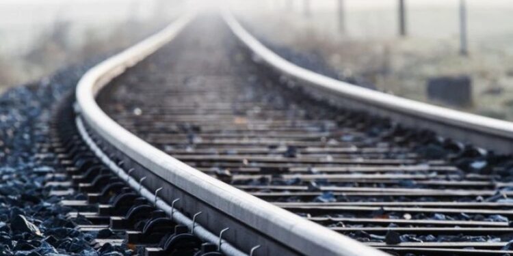 ბათუმში, მოზარდს მატარებელმა ფეხზე გადაუარა