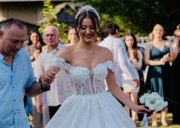 “ოთხი, ხუთი დღე ძალიან კრიტიკული და ამ კრიტიკულ დღეებს აუცილებლად გადალახავს ჩემი შვილი, მე მჯერა ამის” – აბაშაში ავარიის დროს დაშავებული ლიკა კუჭუხიძის მამა