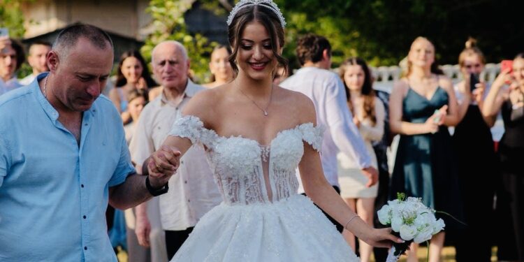 “ოთხი, ხუთი დღე ძა­ლი­ან კრი­ტი­კუ­ლი და ამ კრი­ტი­კულ დღე­ებს  აუ­ცი­ლებ­ლად გა­და­ლა­ხავს ჩემი შვი­ლი,  მე მჯე­რა ამის” – აბაშაში ავარიის დროს დაშავებული ლიკა კუჭუხიძის მამა