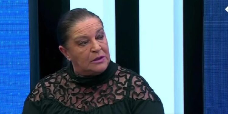 ვერ წარმომიდგენია, რომ წავიდე უცხოეთში და ვლანძღო ჩემი ქვეყანა საყოველთაოდ ქვეყნის გარეთ, ამას ვეძახი ღალატს… შიკრიკობას ქვეყნის ასეთი ცუდი იმიჯის შექმნის მცდელობას ყოველთვის ერქვა ღალატი – მაია დათუნაშვილი