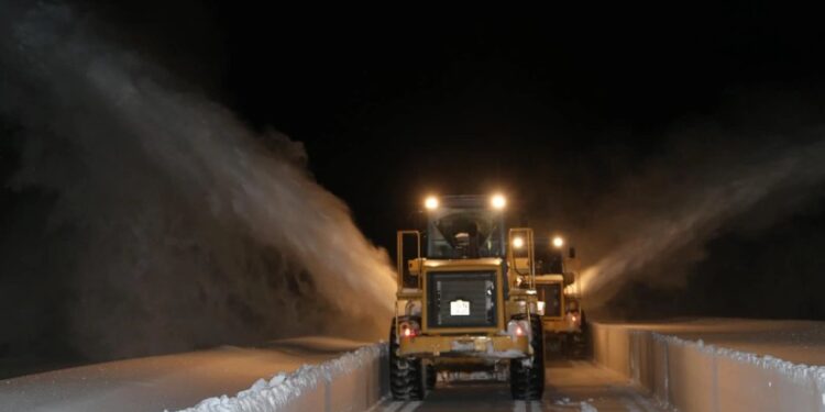 ინტენსიური თოვის გამო, გზებზე შეზღუდვებია – ნახეთ, სად რა ვითარებაა