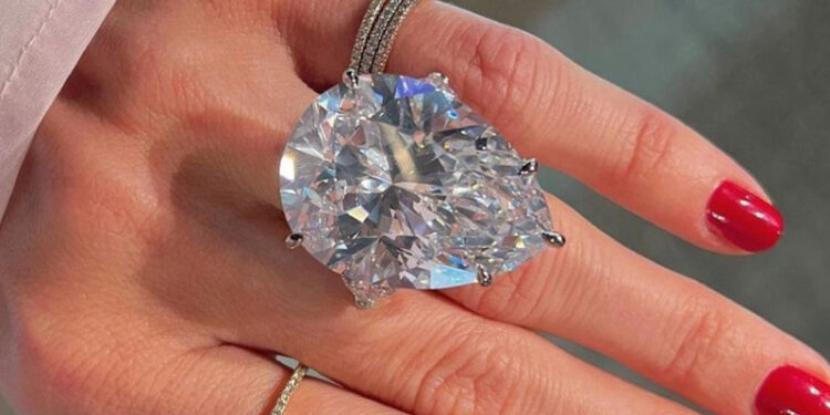 მოქალაქე ჩივის, რომ გორის რესტორანში, საახალწლო გალა-კონცერტზე 70 000 ლარიანი ბეჭედი დაკარგა