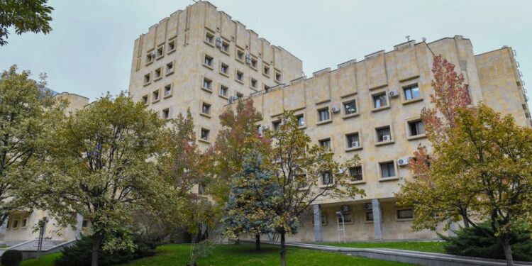 „მოტყუებით მიიყვანა დაუსახლებელ ტერიტორიაზე და მისი უმწეობის და ძალის გამოყენებით გააუპატიურა“ – პროკურატურამ ტაქსის მძღოლს ბრალდება წარუდგინა